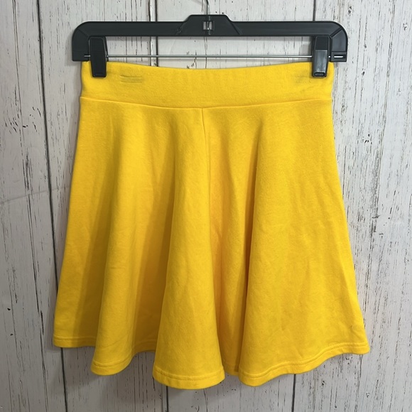 Dani’s Choice Bright Yellow Mini Skater Skirt Size Small - Picture 1 of 5